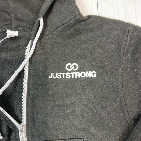 Just Strong cropped hoodie - Picture 3 of 3